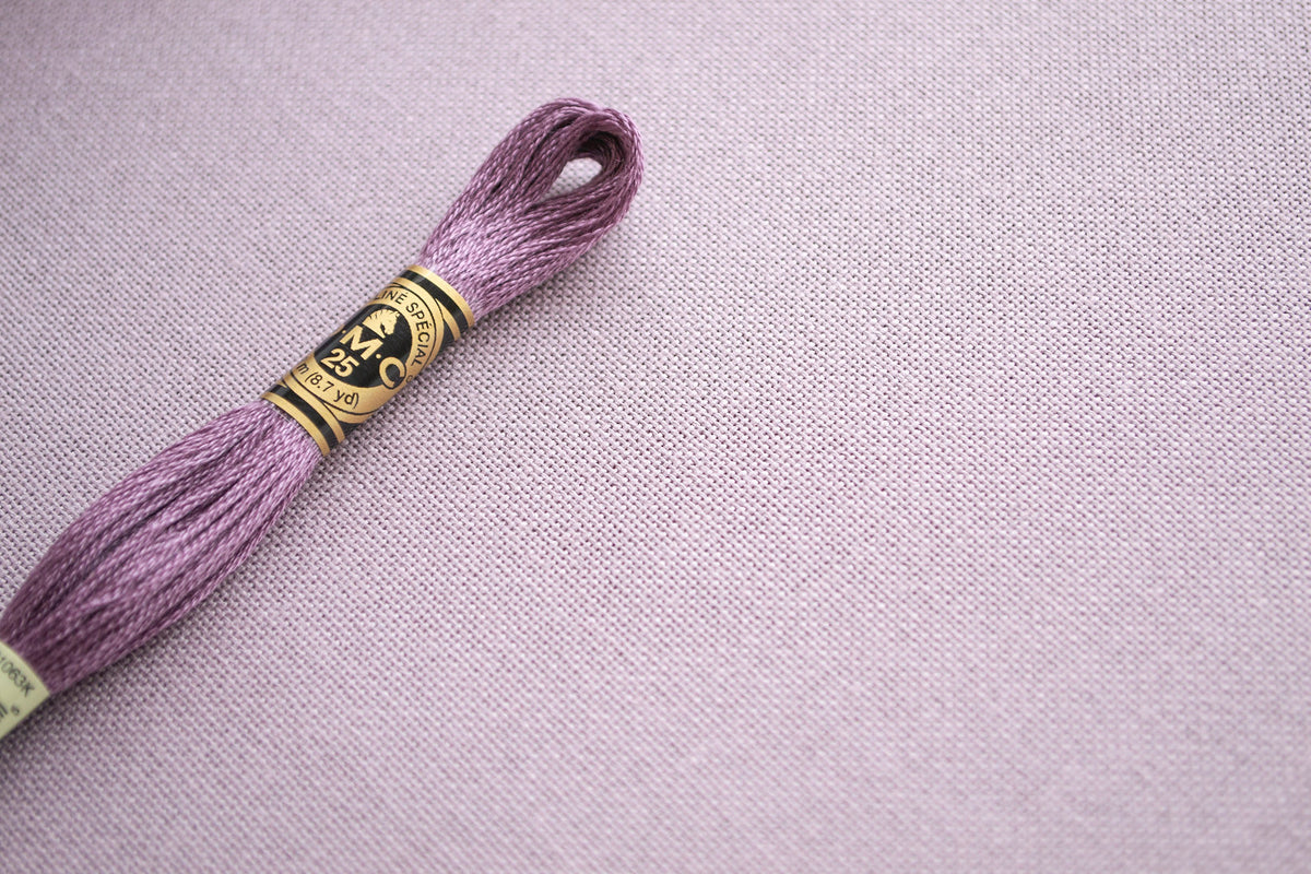 Hilo DMC sobre tela Murano Lugana 32 ct Violet Antique Zweigart