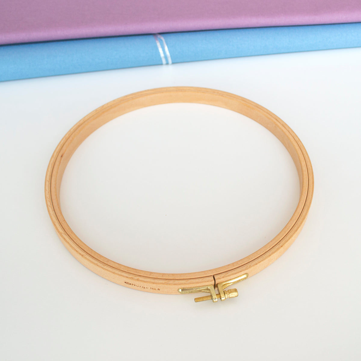 Bastidor circular Nurge de madera 16 mm para proyectos de bordado pequeños