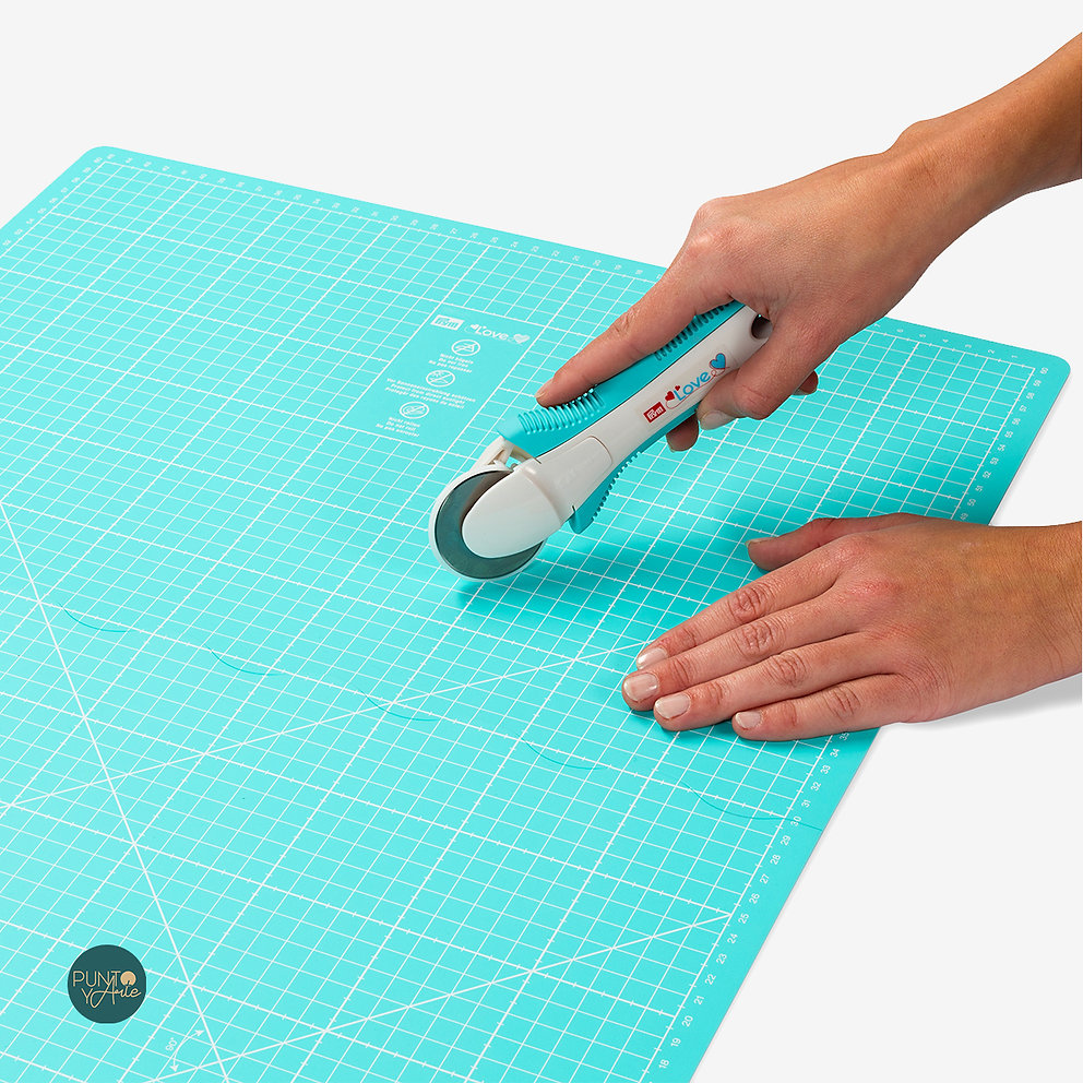 Prym Love Folding Cutting Base 60x45 cm - Portability and Precision for your Sewing Projects