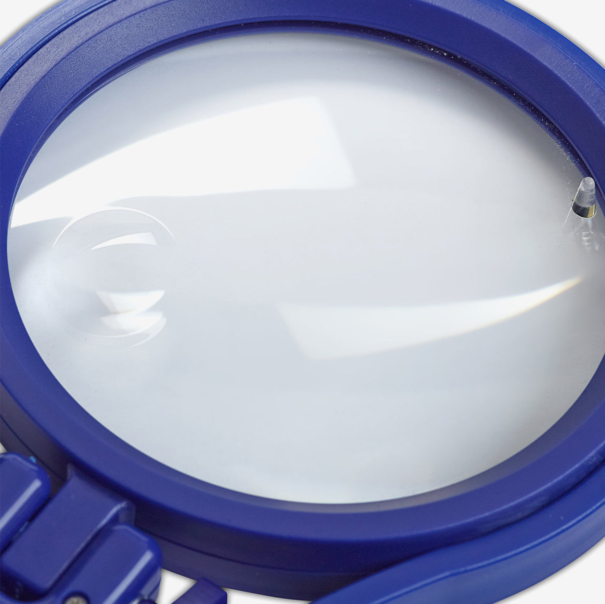 Universal Magnifying Glass with Rotating Lens 10.5 cm by Prym 611730 - Clear Vision and Hands-Free for Your Projects
