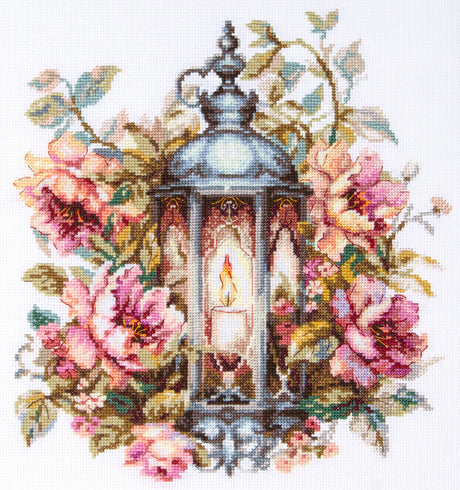 Kit de punto de cruz Magic Needle 70-45 Petals and Light con farol antiguo, vela encendida y flores rosas sobre tela Zweigart Aida 16 ct.