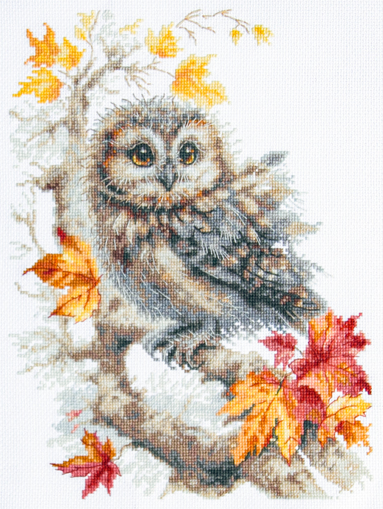 Kit de punto de cruz Magic Needle 70-54 First Autumn con búho en una escena otoñal, bordado en Aida Zweigart beige 16 ct.