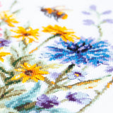 Kit de punto de cruz Magic Needle 70-59 Summer Palette con flores silvestres y abeja