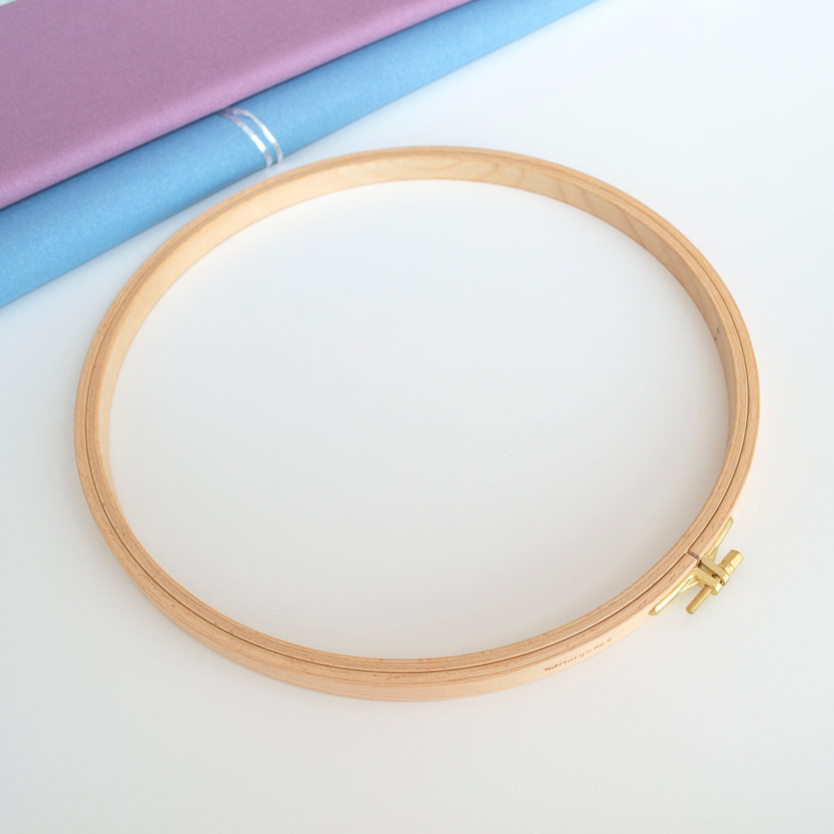 Bastidor circular Nurge de madera 16 mm para bordados grandes