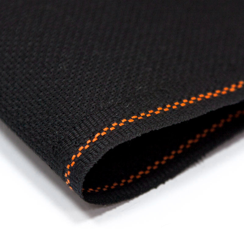 Tela AIDA 14 ct color negro de ZWEIGART doblada