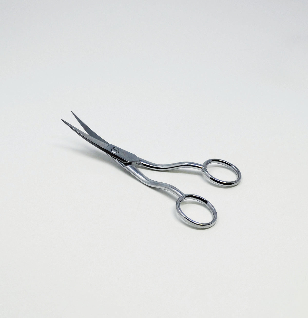 Madeira Art. No. 9491: Double Curvature Embroidery Scissors for Maximum Precision