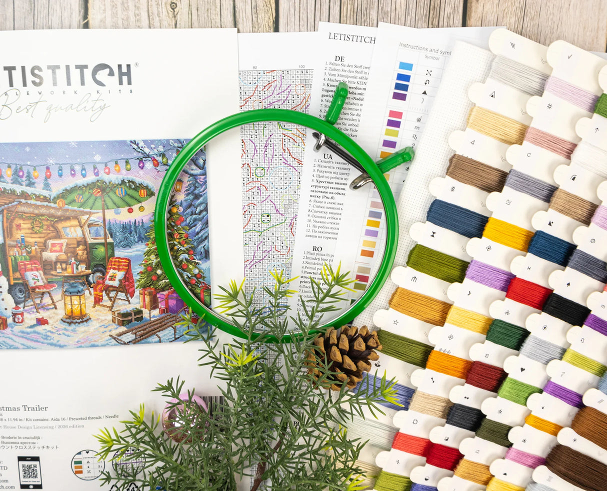 Kit de punto de cruz LetiStitch L9990 Christmas Trailer con caravana navideña