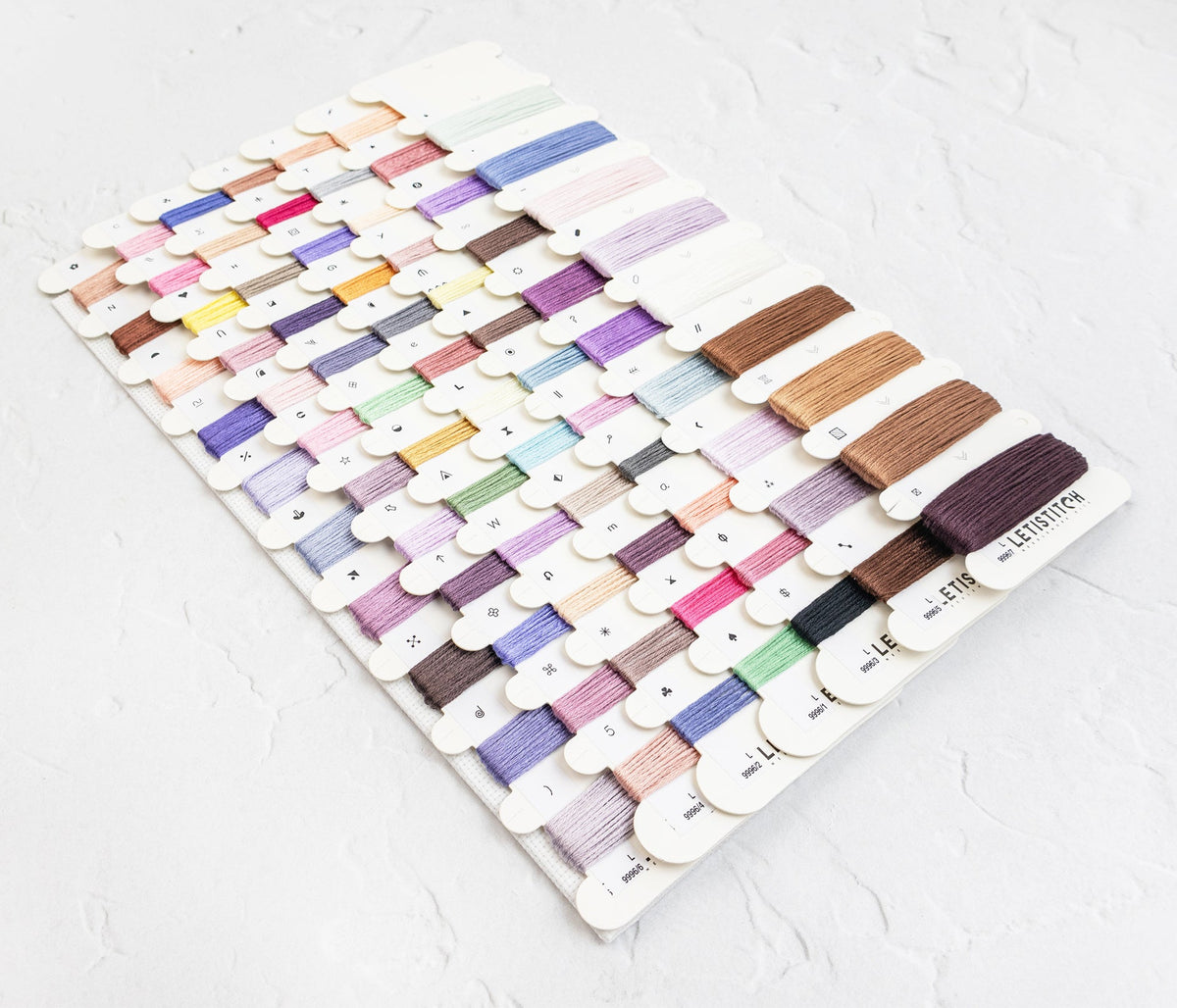 Tarjeta de colores del kit Letistitch L9996 Midnight Magic Notes