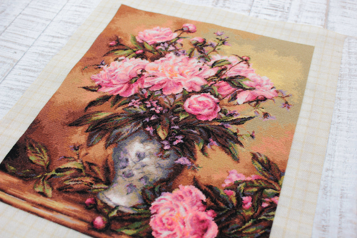 B543 Peonies Vase - Luca-S - Cross Stitch Kit