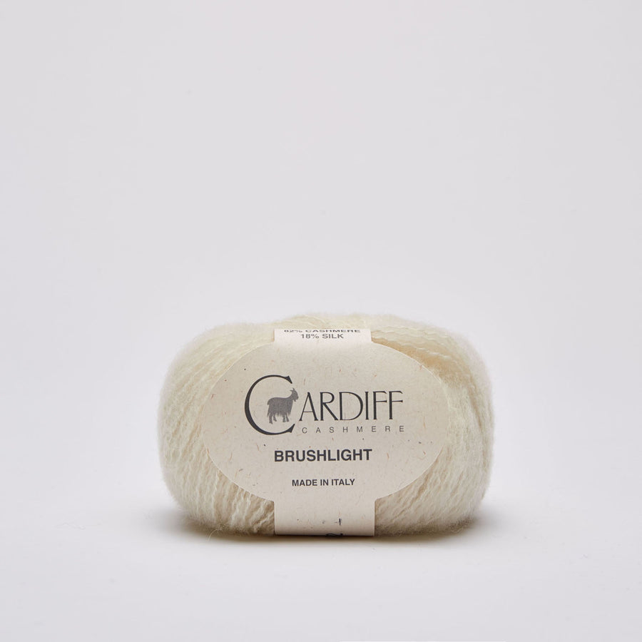 Cardiff Brushlight 101 White, ovillo de lana cepillada de cachemira y seda Mulberry