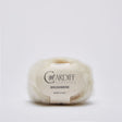 Ovillo de lana Cardiff Cashmere Brushmere color 101 White, lana bouclé cepillada de cachemira 100% suave y ligera para tejer accesorios y prendas de invierno.