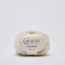 Ovillo de lana Cardiff Cashmere Brushmere color 101 White, lana bouclé cepillada de cachemira 100% suave y ligera para tejer accesorios y prendas de invierno.