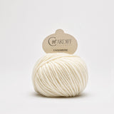 Lana de cachemira 100% Cardiff Cashmere Large, color 501, hilo grueso de alta calidad para tejer accesorios y prendas de invierno con agujas grandes.