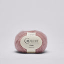 Cardiff Cashmere Prime, ovillo de lana cepillada de cachemira y seda Mulberry en color 106 Muji, hilo fino y ligero ideal para tejer solo o como hebra acompañante en proyectos delicados.