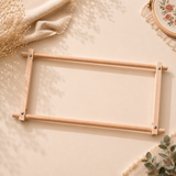 Bastidor rectangular de madera Easy Clip Frame 68 x 22 cm con barras y clips para sujetar tela de punto de cruz, tapicería o bordado contado.