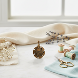 Cortahilos Colgante Clover 3105 - Corta Hilos y Lanas de manera Rápida y Segura