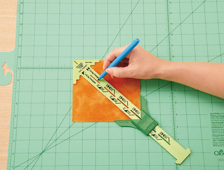 Clover 9579 Triangle Gauge: Precision and Versatility for your Sewing Projects