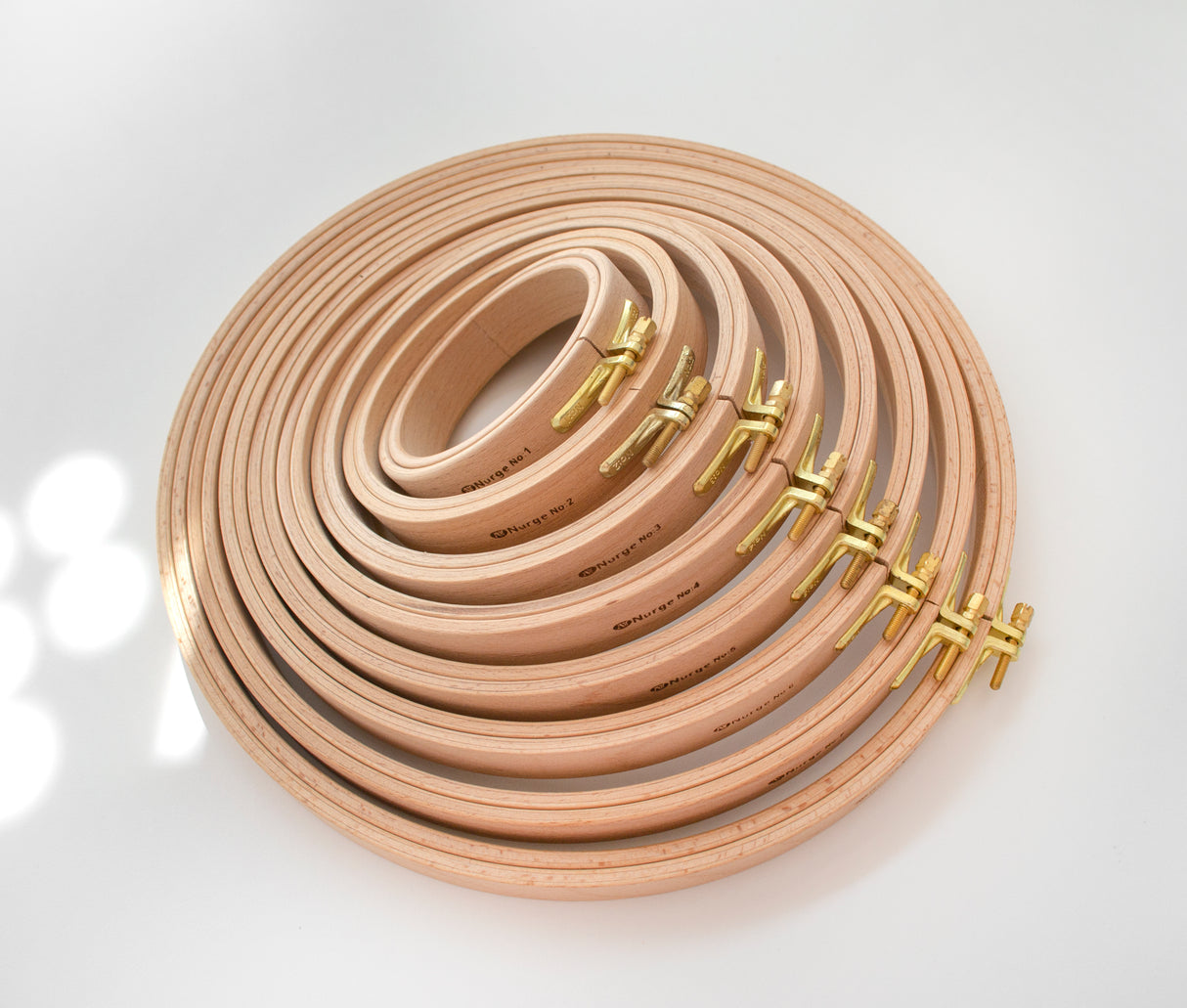 100 Circular Wooden Frame 8mm Nurge: Perfect Tension and Natural Finish for your Embroidery Projects