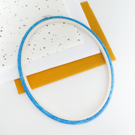 Nurge Oval Flexi Hoop Frame: Charming Blue to Enhance and Display Your Embroidery