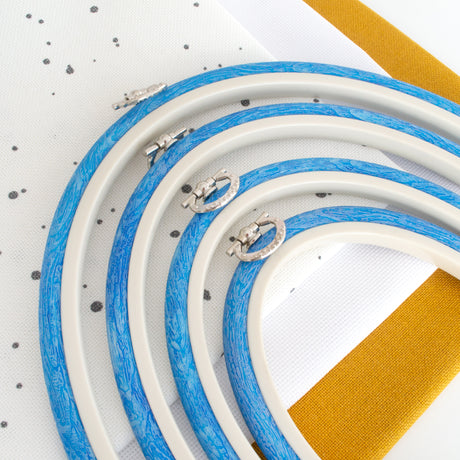 Bastidor-Marco Flexi Hoop Oval de Nurge: Azul Encantador para Realzar y Exhibir tus Bordados