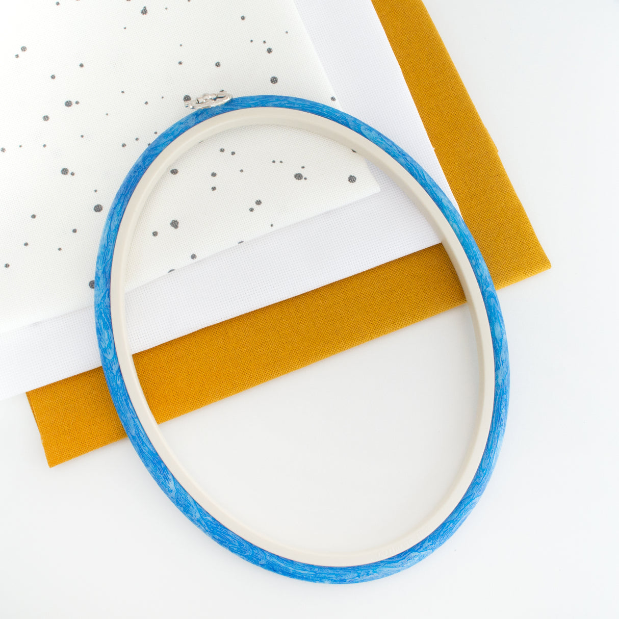 Nurge Oval Flexi Hoop Frame: Charming Blue to Enhance and Display Your Embroidery