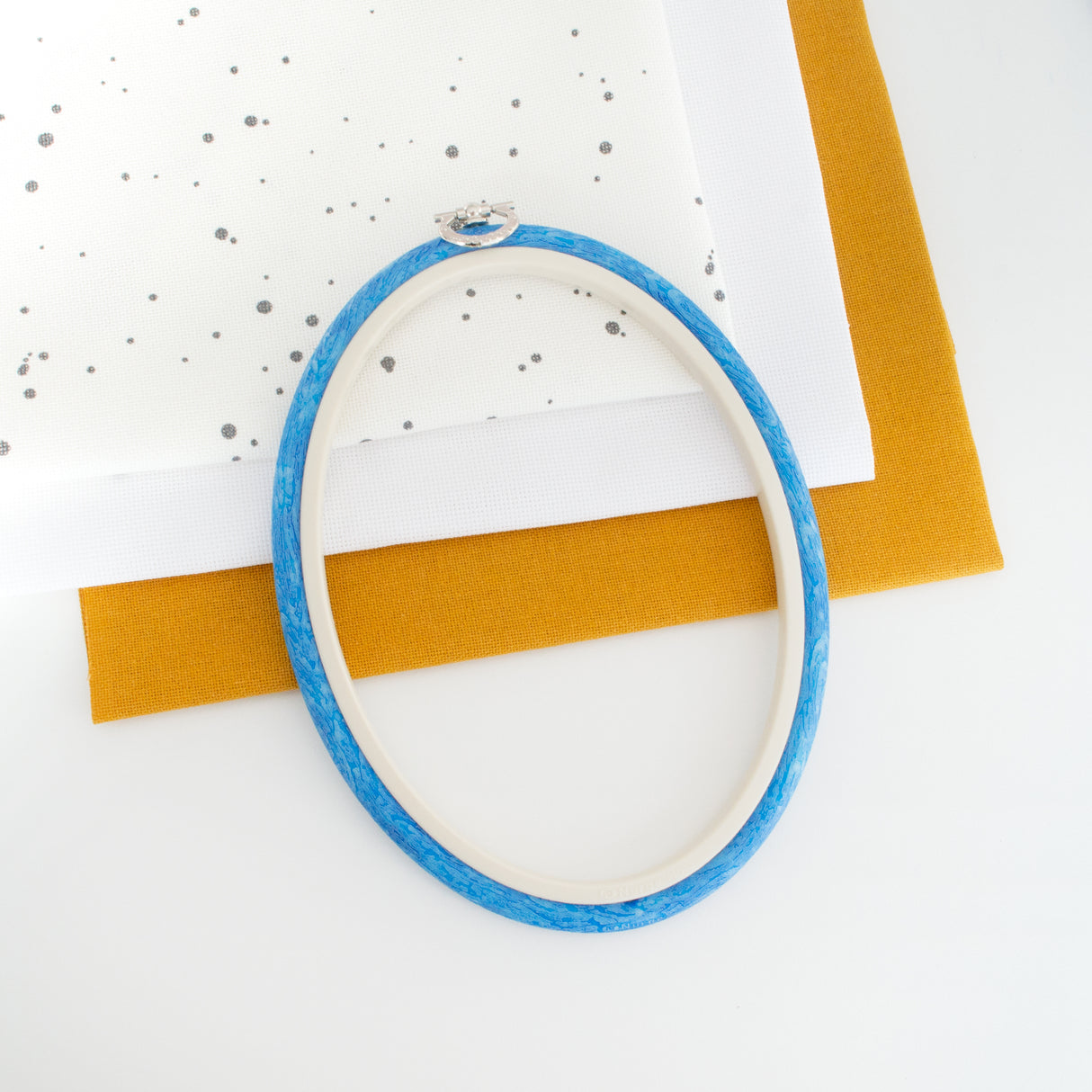 Nurge Oval Flexi Hoop Frame: Charming Blue to Enhance and Display Your Embroidery