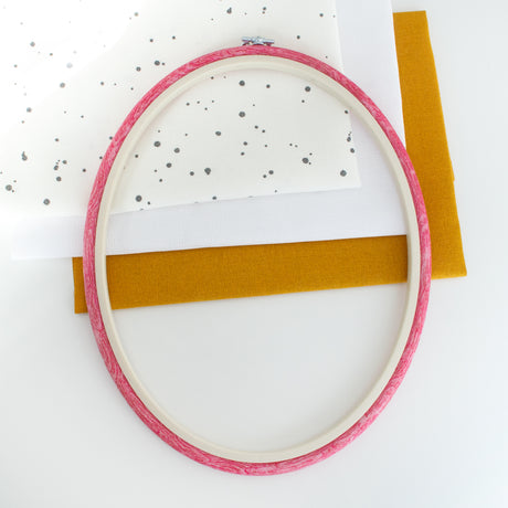 Cadre ovale Nurge Flexi Hoop : charme et fonctionnalité en rose