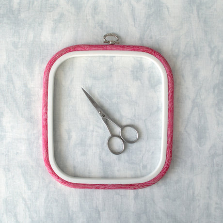 Cadre carré Nurge Flexi Hoop : charme et fonctionnalité dans une couleur rose délicate