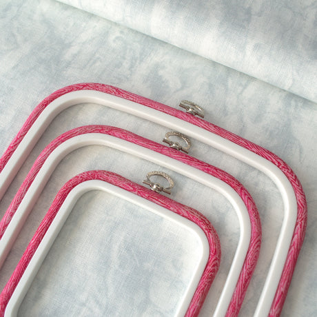 Cadre carré Nurge Flexi Hoop : charme et fonctionnalité dans une couleur rose délicate