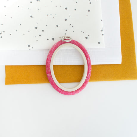 Cadre ovale Nurge Flexi Hoop : charme et fonctionnalité en rose