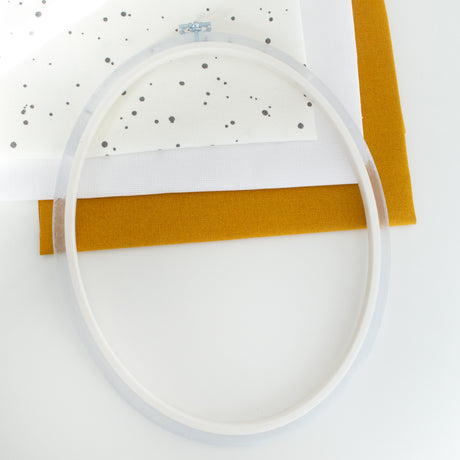 Cadre-cadre flexible ovale transparent Nurge : affichez votre broderie avec une touche moderne et élégante