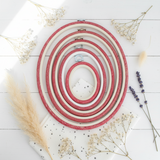 Cadre flexible ovale rouge Nurge : accentuez votre broderie avec un cadre vibrant et fonctionnel