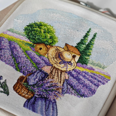 Kit de Bordado "Campo de Lavanda" - Punto de Cruz Exclusivo de Punto y Arte P007