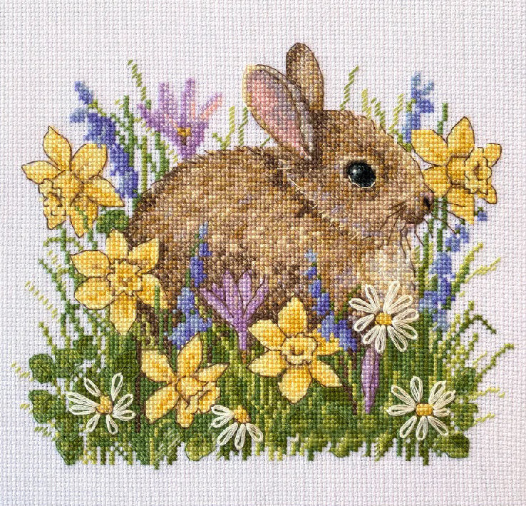 Kit de Punto de Cruz Conejito con Flores | Merejka K-225 | 15x18 cm | Aida Zweigart + Hilos DMC