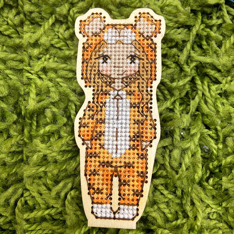 Baby Tiger - Wizardi - Cross stitch kit KF022/124
