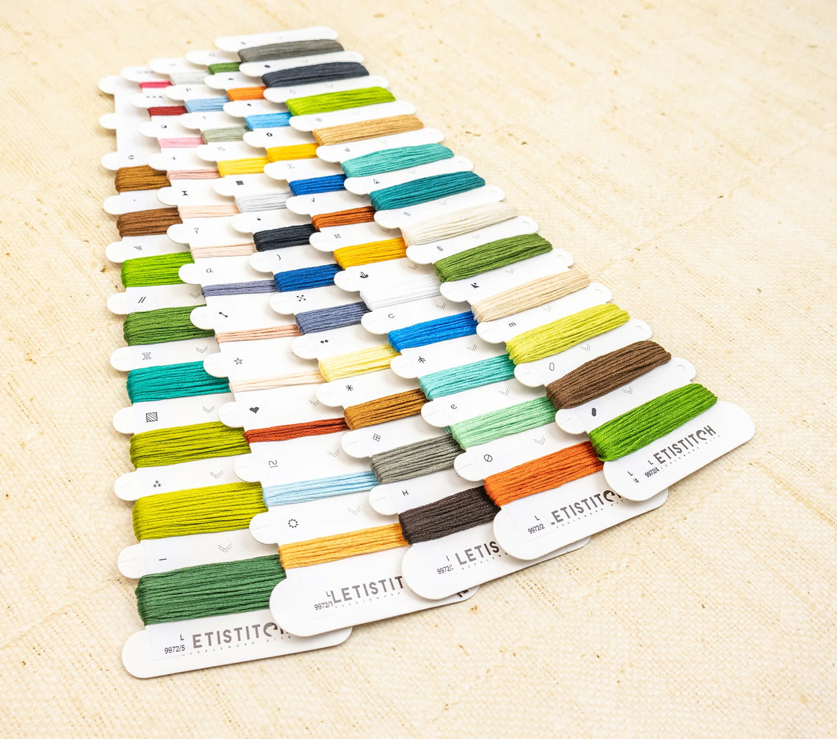 Kit de punto de cruz LetiStitch “Magic Friendships” L9972 – Fantasía y naturaleza