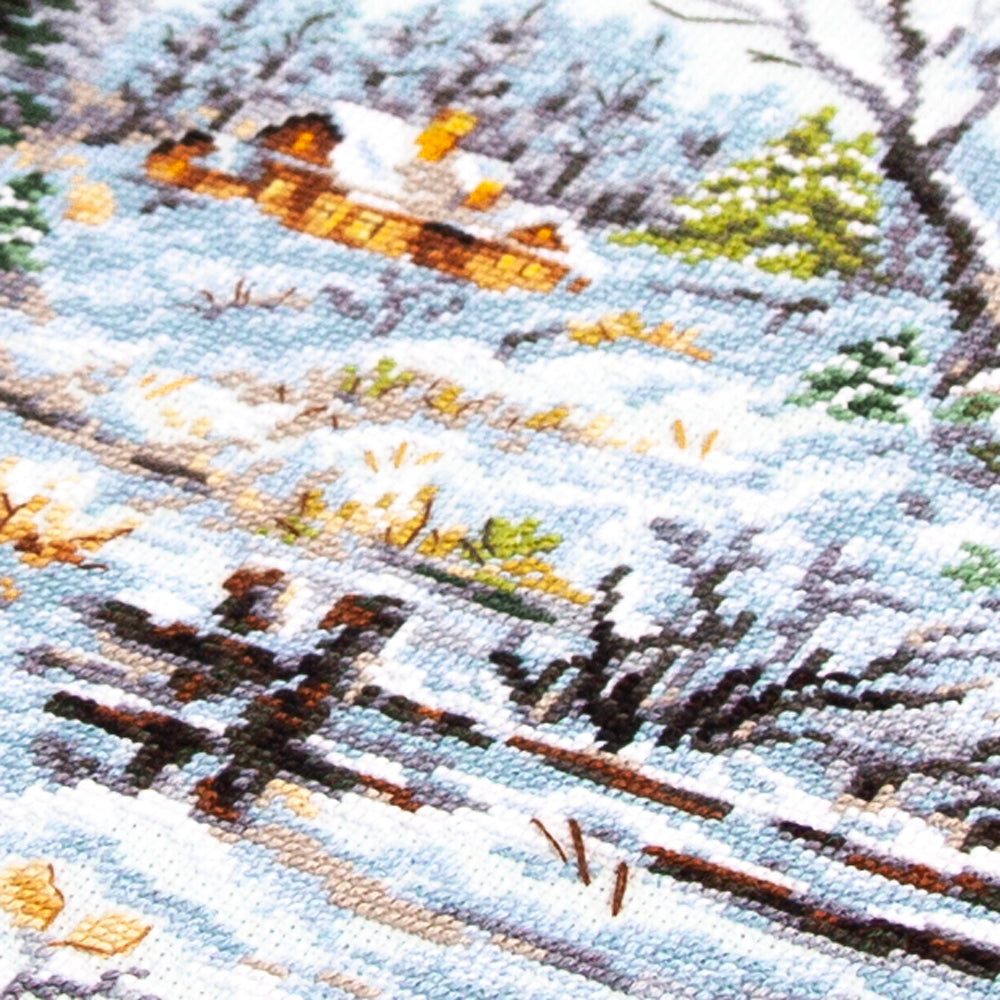 Primer plano del bordado del kit Frosty Day con tonos fríos de invierno