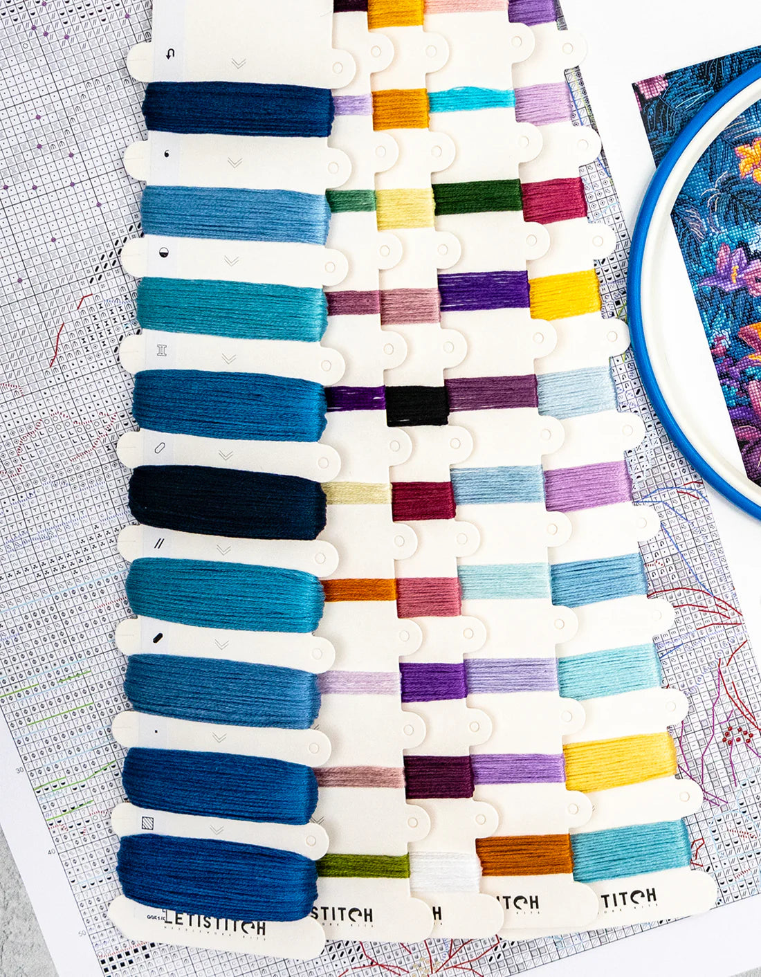 L9951 Blue Mirage - LetiStitch | Kit de punto de cruz paisajístico con delfines