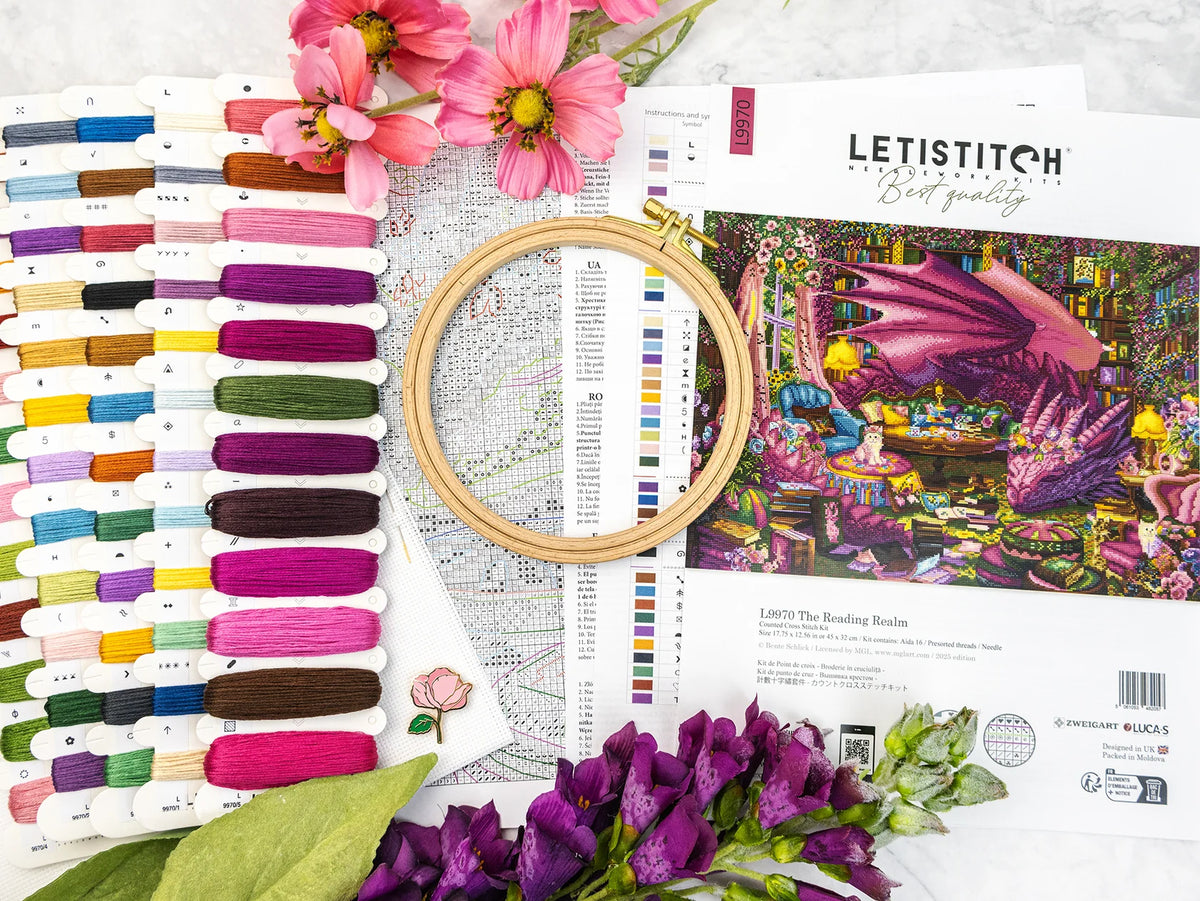 Kit Punto Croce Letistitch L9970 "Il Regno della Lettura (The Reading Realm)" – Fantasia 45x32 cm