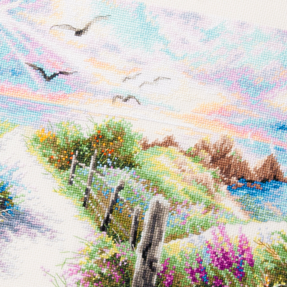 The Light Of Home – Kit de Punto de Cruz Magic Needle 350-740