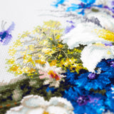 Lilies and Cornflowers – Kit de Punto de Cruz Magic Needle 510-227