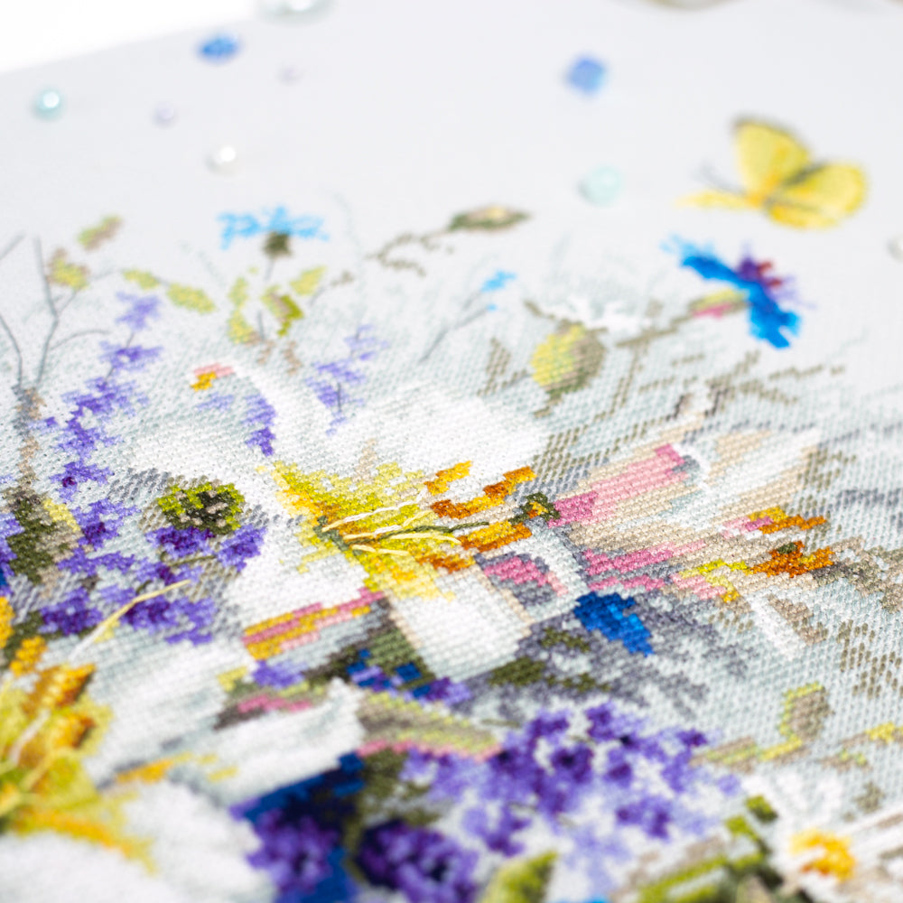 Lilies and Cornflowers – Kit de Punto de Cruz Magic Needle 510-227