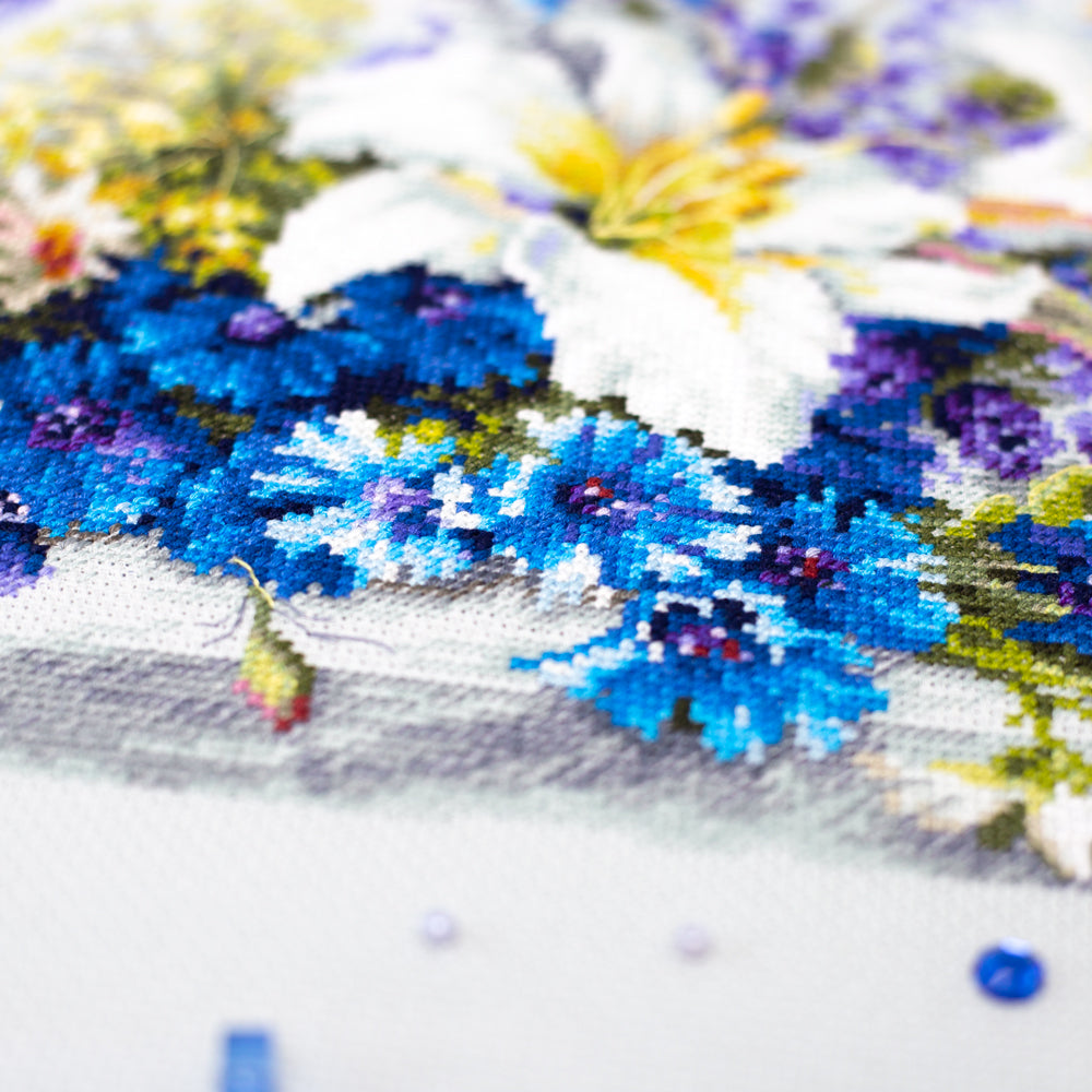 Lilies and Cornflowers – Kit de Punto de Cruz Magic Needle 510-227