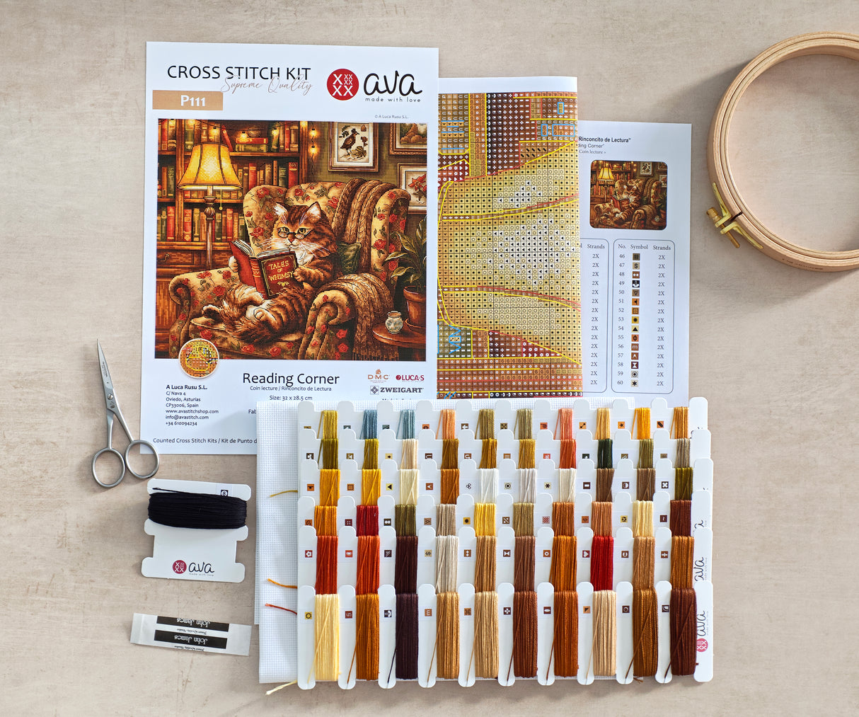 Kit de punto de cruz AVA Stitch P111 Reading Corner con gato lector en biblioteca