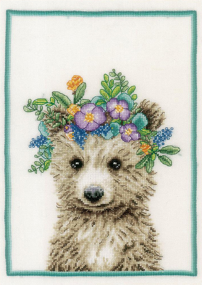 Kreuzstich-Set Bärchen mit Blumenkranz (Flower Crown Bear) | Lanarte PN-0200867 | 22x30 cm | Leinen 27 ct + DMC-Garn