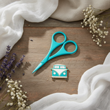 Pack Tijera e Imán para Agujas - DMC U2362 Coral, Negro y Verde