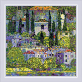Paisaje con cipreses y casas inspirado en una pintura de Gustav Klimt bordado en punto de cruz
