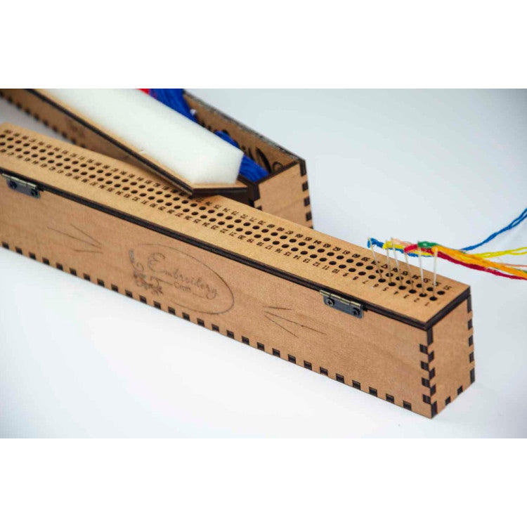 Organisateur d'aiguilles sur socle en bois, couleur noyer avec 100 trous OG-001