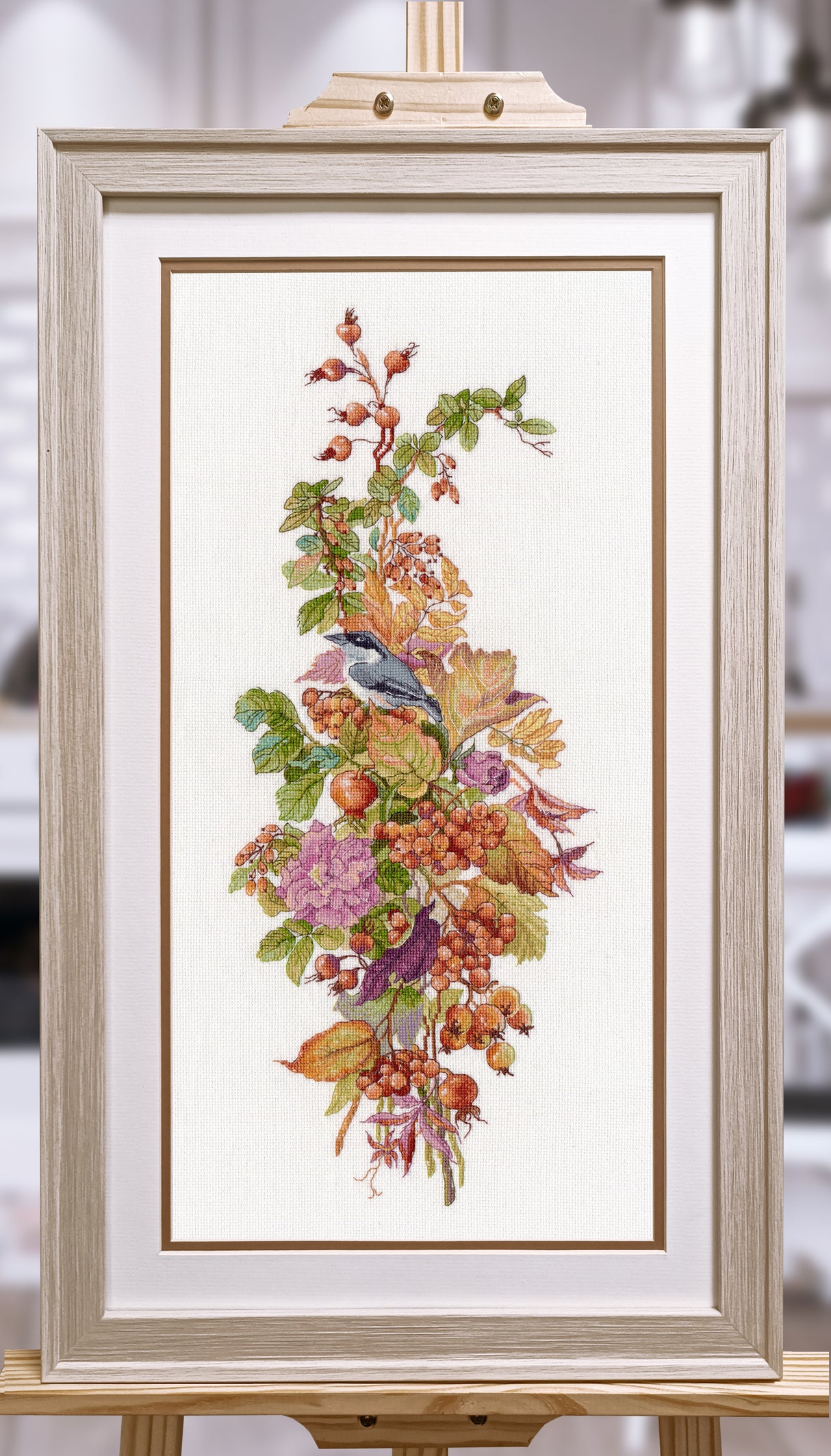 Kit de punto de cruz Autumn Berries Oven S1720 con композиция de hojas y bayas otoñales sobre tela Aida blanca