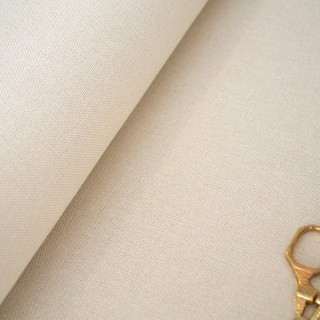 Detalle de la tela Murano Lugana 32 ct de Zweigart para bordado contado